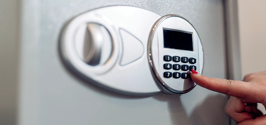 Jewelry Safe Cracking in Newman, California